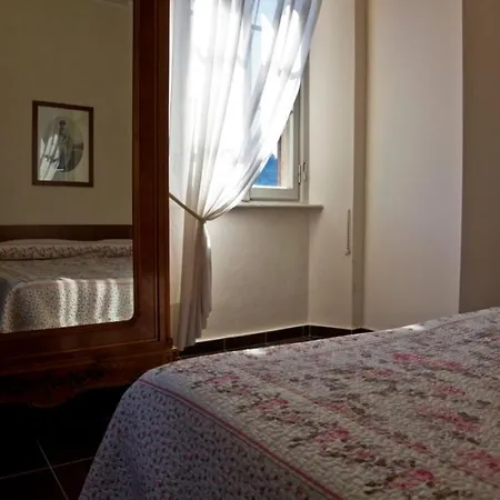 Ristorante La Vignetta 3* تْشيرنوبيو