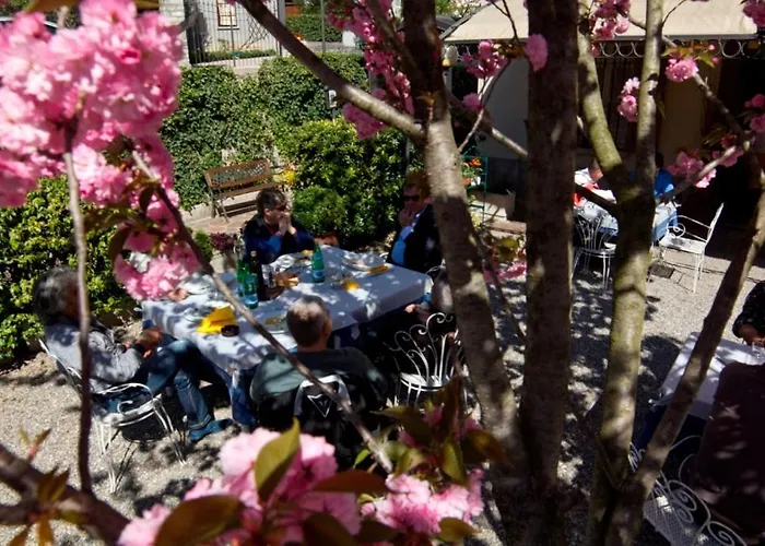 Ristorante La Vignetta 3* צ'רנוביו